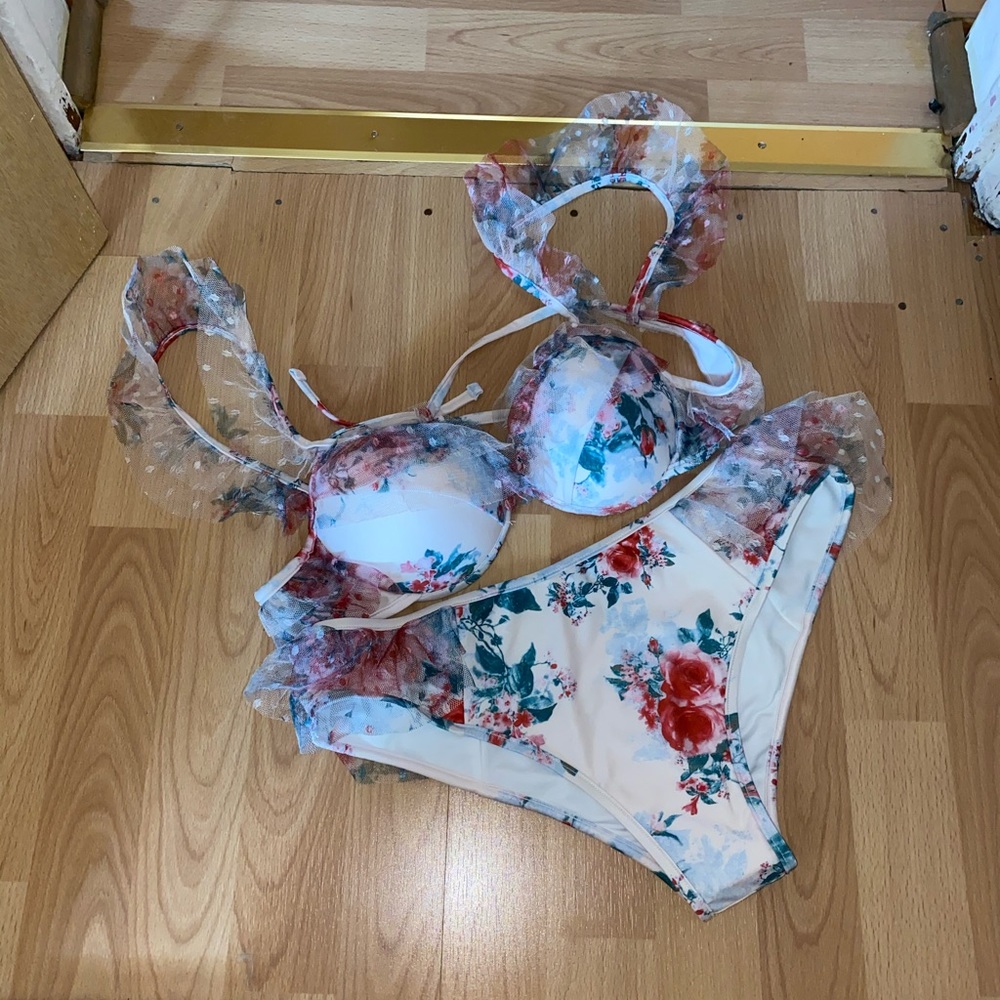 Brand new never worn fashion nova bathing suit